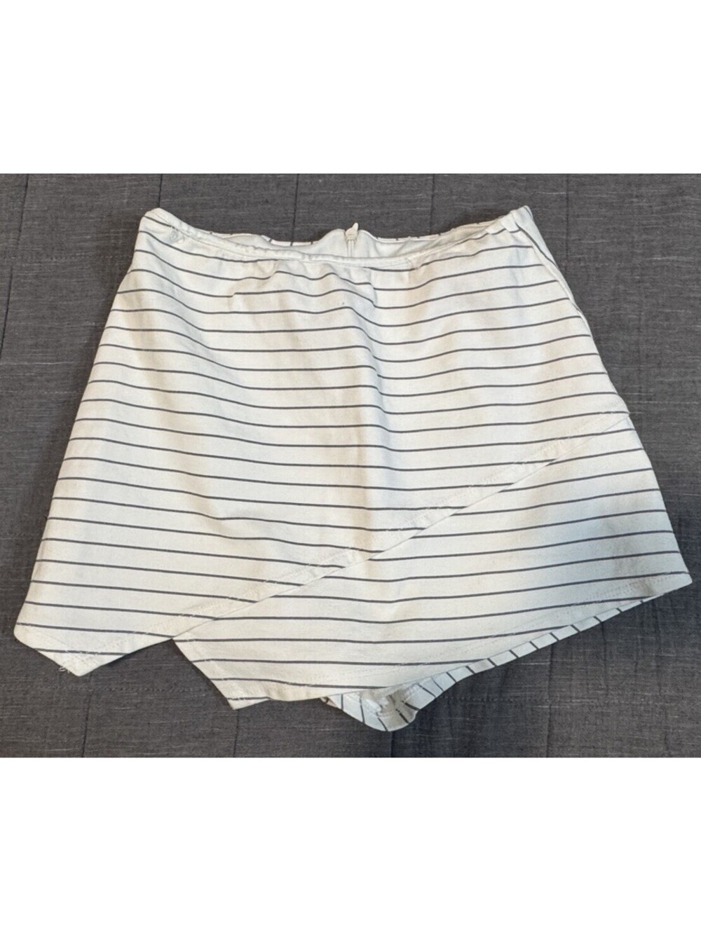 Lulus Girls Size Small Off White With Black Stripes Skirt With Built In Shorts